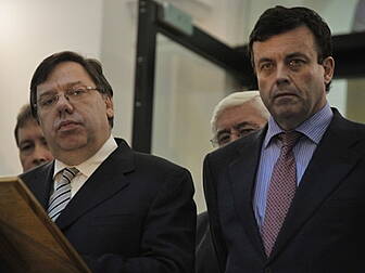 ECB threatened to shut down Ir...
